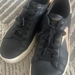 Sketchers memory foam court shoes 5uk