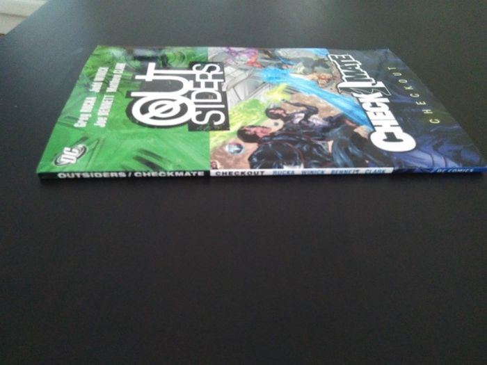 graphic novels - Outsiders Checkmate - checkout tpb