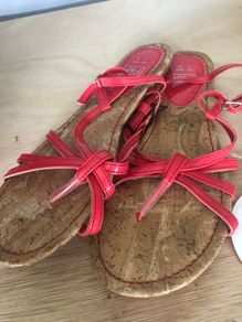 red sandles