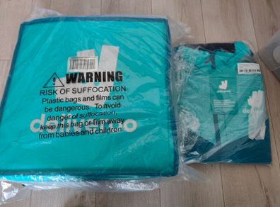 Deliveroo Full Cycle Kit never used fully in original packing never opened. It consists of a proper insulated branded delivery bag, fully waterproof raincoat, Jacket size L