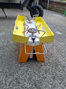 Camping stove with 2 gas bottles.