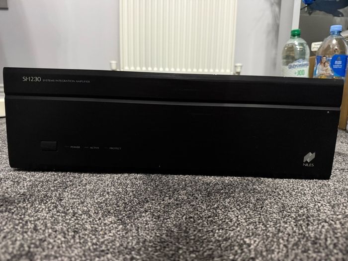 Niles multi zone amplifier