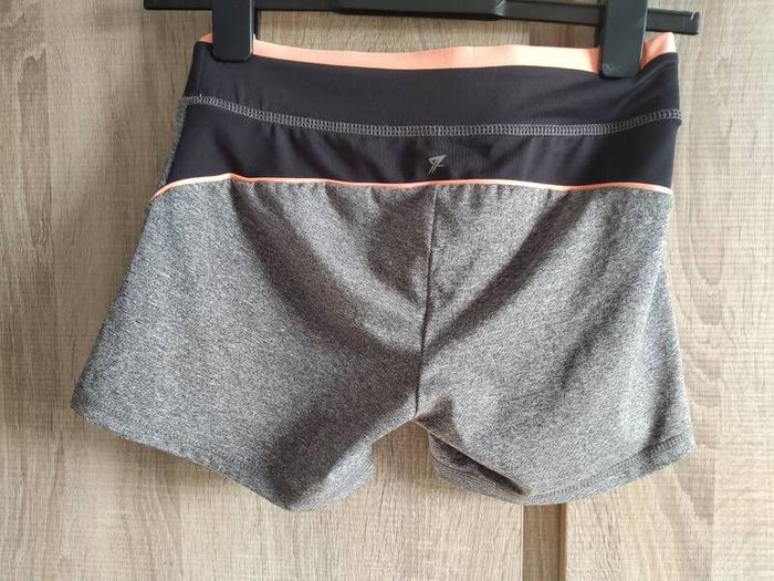 Shorts size small never worn