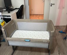 Graco Bedside Crib Oatmeal