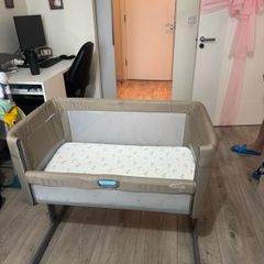 Graco Bedside Crib Oatmeal