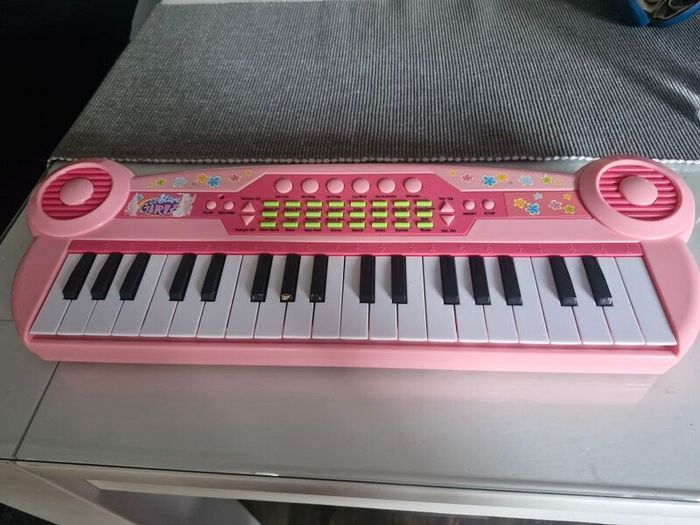 Girls electronic keyboard