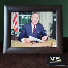 Signed Photo USA President George H.W.Bush .