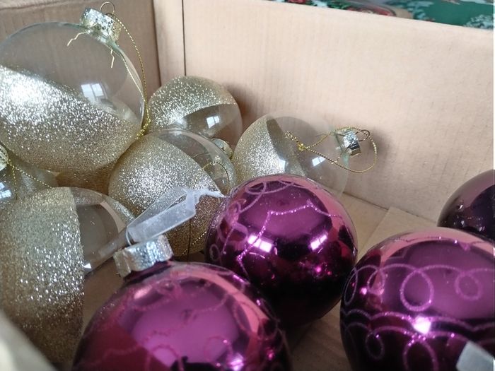 x1 Box of x12 Glass Baubles