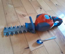 Toy hedge trimmer