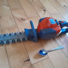 Toy hedge trimmer