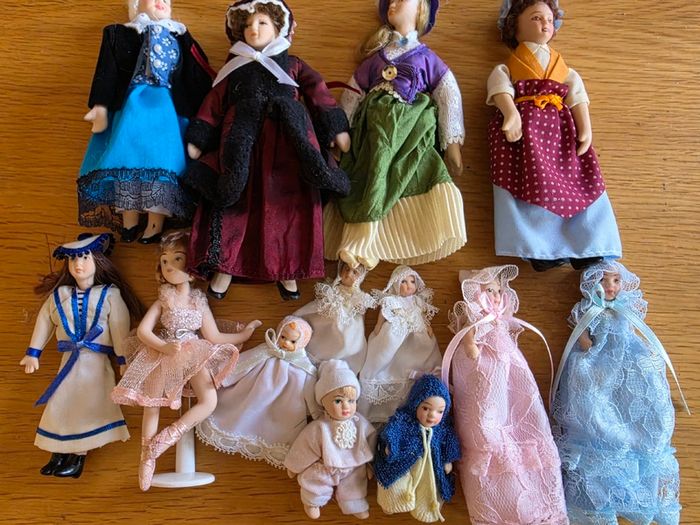 Dolls house dolls victorian style