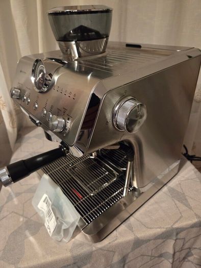 DeLonghi La Specialista Opera EC9555.M Bean to Cup Coffee Machine Silver