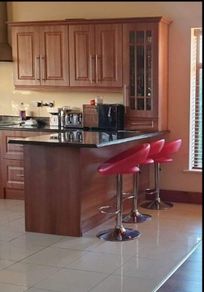 3 Kitchen bar stools