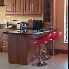 3 Kitchen bar stools