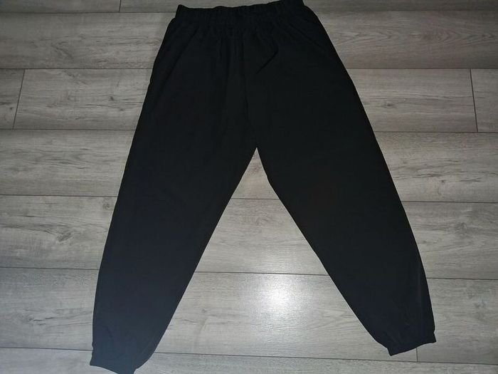 x4 Bundle - Brand New Womens Mixture Bundle - Size - XXL - Smaller Fit More A Size - U.K.16 - x3 Bundle - Bottoms - RRP - 49.74 & x1 - T-Shirt - RRP - 80.00 Dollars = RRP - 125.00+
