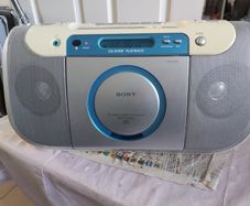 Sony CD Radio Cassette-corder Model CFD-E100L, in very good condition