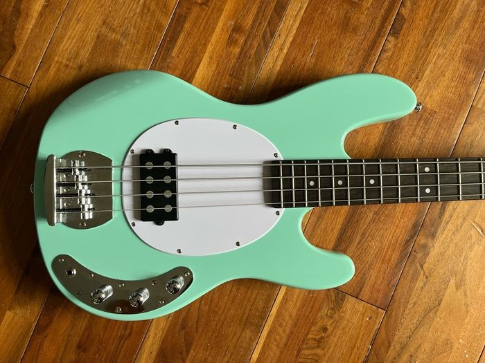 J&D Stingray Style bass