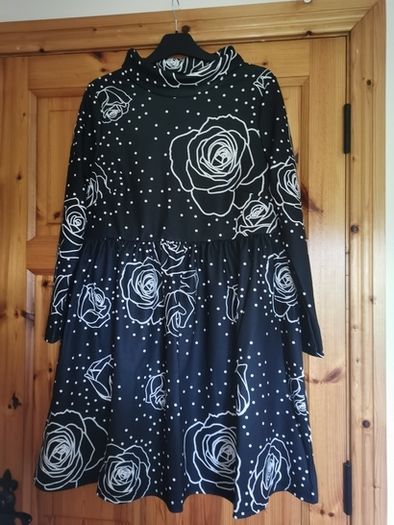 BNWT Beautiful Dress size 18 + matching hair accessories available