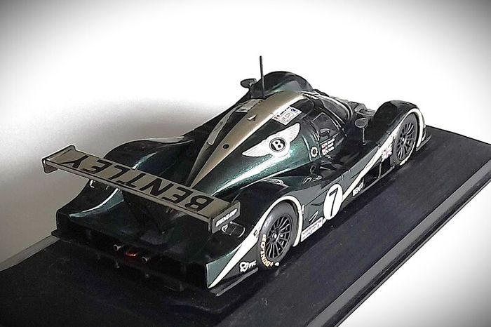 Diecast Model Le Mans Bentley EXP Speed 8 2001 - IXO Le Mans 1:43