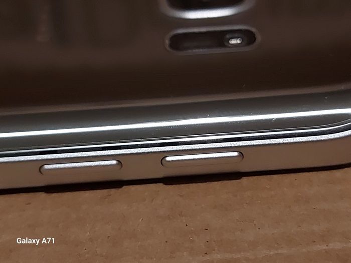 Samsung S7, SM-G930F, Not Powering On, sim tray missing, for parts or repair, excellent cosmetic condition