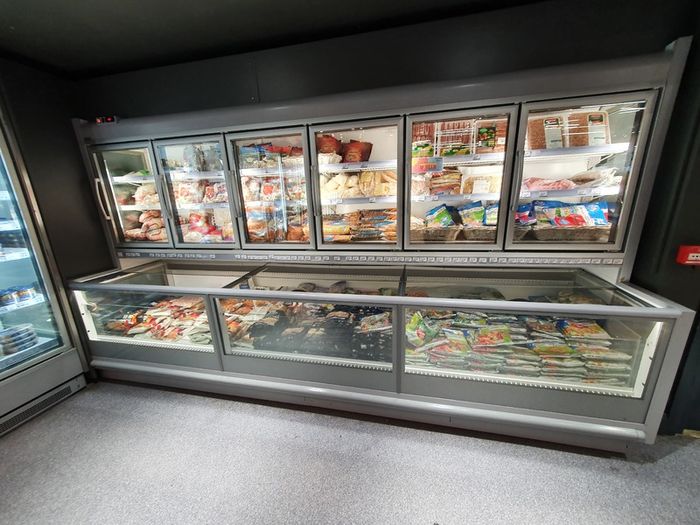 Combined freezer cabinet with glass doors
