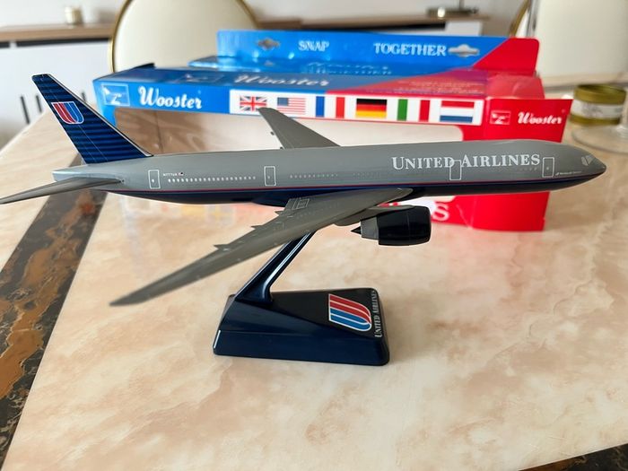 Wooster 777-200 United Airlines Battleship grey