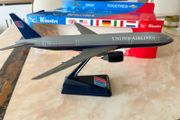 Wooster 777-200 United Airlines Battleship grey