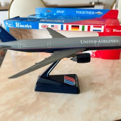 Wooster 777-200 United Airlines Battleship grey