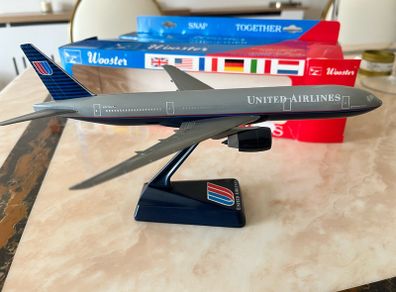 Wooster 777-200 United Airlines Battleship grey