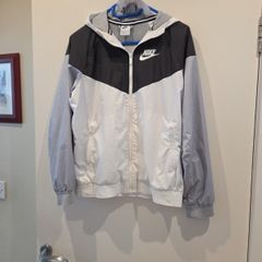 Nike windrunner jacket mens small or teenager 14-16 approx