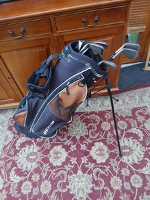 Golf Stand Bag with Retractable Legs and Clubs - Only 175