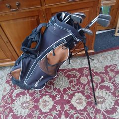 Golf Stand Bag with Retractable Legs and Clubs - Only 175