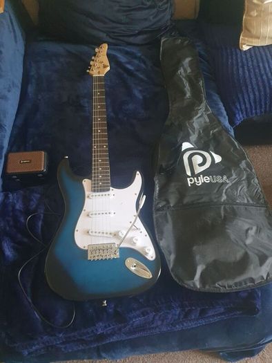 Pyle Electric Guitar with amp