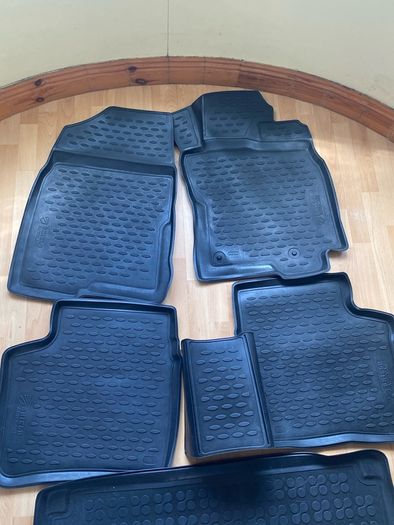 2008 Toyota Prius rubber floor mats bundle set