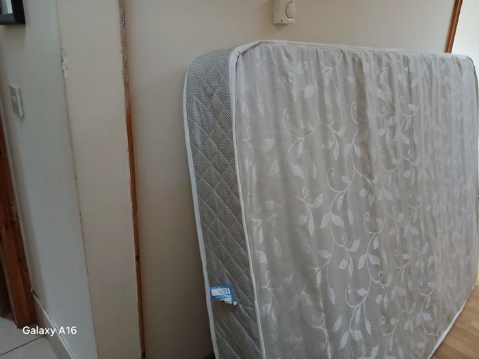 Memory foam spring mattress in excellent condition
