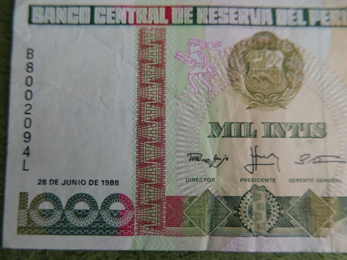 Variety of 10 Different Foreign Banknotes most of Peru