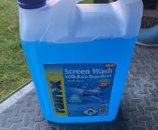 Free Rain-X Screen Wash with Rain Repellent (5L)