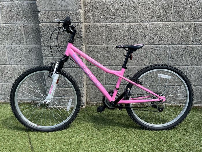 'Monaco' pink mountain bike