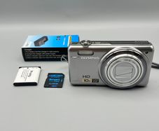 Olympus D-720 8MP Digital Camera Silver - Full Kit