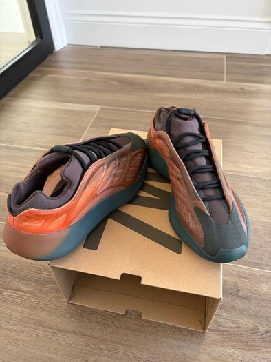 Adidas Yeezy 700