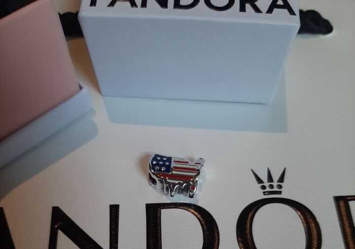 New genuine pandora USA charm
