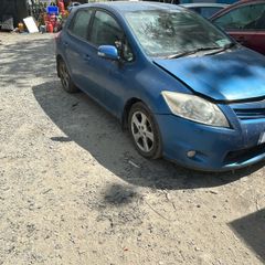 2010 Toyota auris for parts
