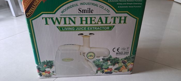 Twin Health juice extractor