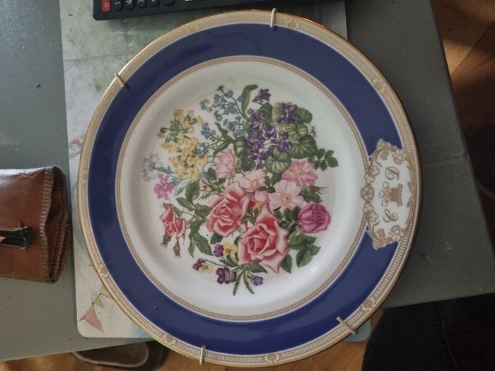 Vintage pieces. Prices to sell and discount on multiple buys. Look at my other ads. Thanks