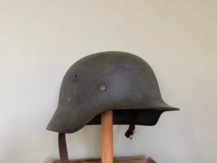 Original German WW2 Reissue M40 Stahlhelm. Militaria
