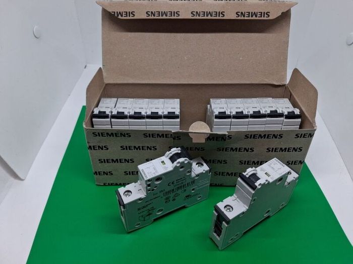Postage - 12 x Siemens 5SY6106-7 MCB C6 1-Pole