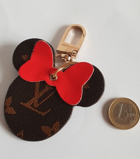 NEW LOUIS Vuitton Key /Bag Chain