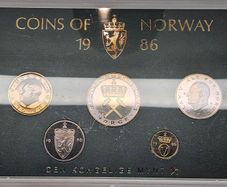 Norway 1986 Coin Set in Original Holder Stunning Rainbow Toned Coin Set Gem BU