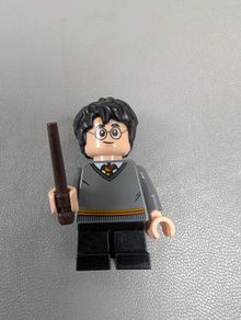 LEGO Harry Potter in Gryffindor Sweater Wizard Minifigure 75954 30407 11923