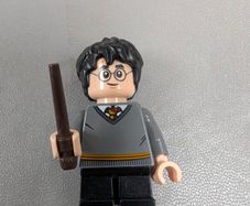 LEGO Harry Potter in Gryffindor Sweater Wizard Minifigure 75954 30407 11923